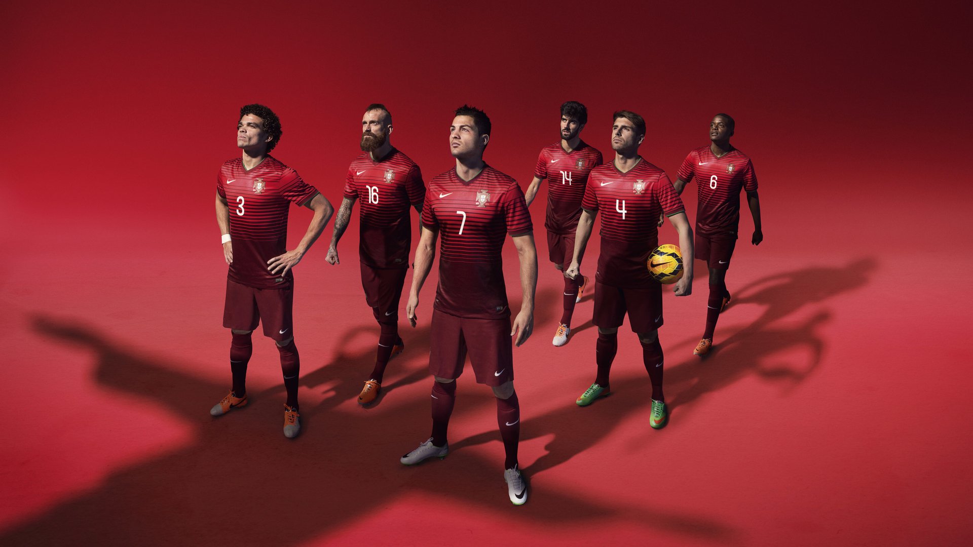 中超联赛中国青年队逆袭 球员拼搏精神感动球迷，中超俱乐部青训